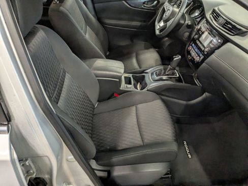 Used 2017 Nissan Rogue SV image 29