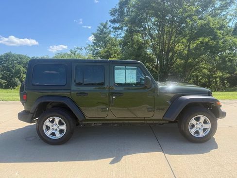 Used 2022 Jeep Wrangler Unlimited Sport AWD/4WD image 2