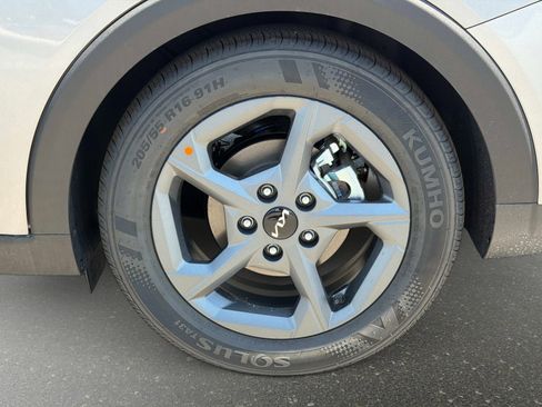New 2026 Kia K4 FWD image 9