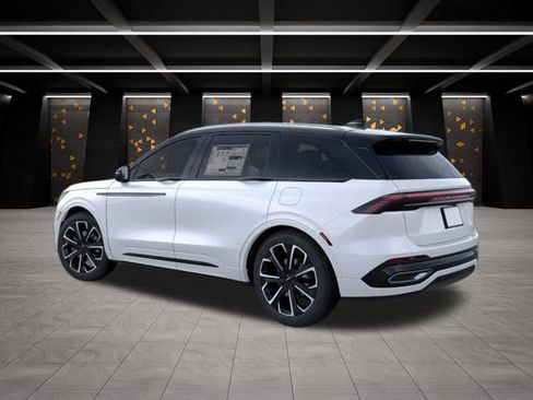 New 2026 Lincoln Nautilus Reserve image 4