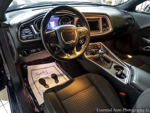 Used 2019 Dodge Challenger SXT image 10