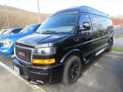 Used 2022 GMC Savana 2500 Extended RWD image 3