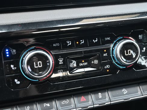 Used 2025 GMC Sierra 2500 AT4 w/ AT4 Premium Plus Package image 22