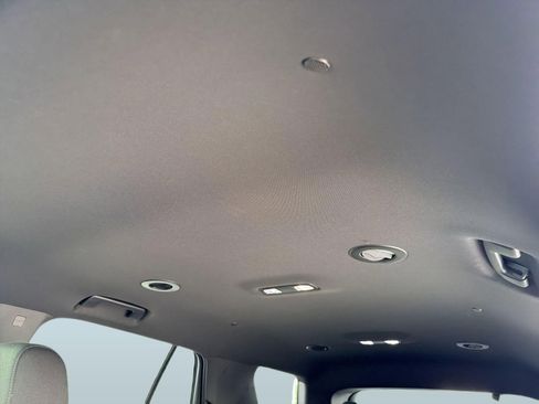 Used 2023 Chevrolet Traverse LT FWD image 20