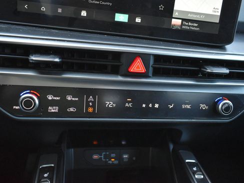 Used 2025 Kia Sorento S AWD/4WD image 29