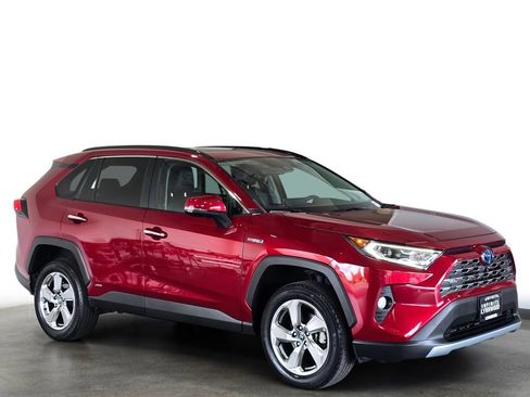 Used 2020 Toyota RAV4 Limited AWD/4WD image 3