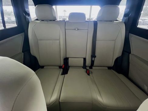 Used 2023 Volkswagen Tiguan SE R-Line image 26