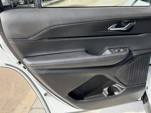 Used 2025 Jeep Grand Cherokee L Laredo RWD image 23