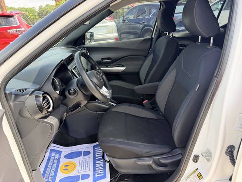 Used 2018 Nissan Kicks SV FWD image 9