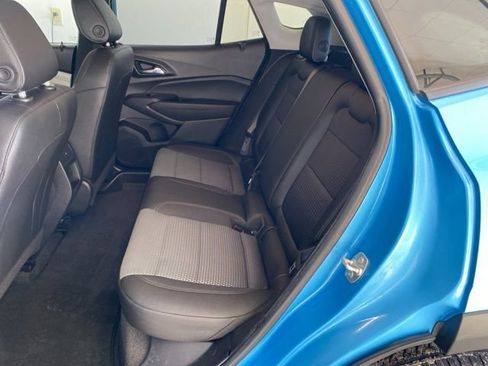 Used 2025 Chevrolet Trax LT w/ LT Convenience Package image 12