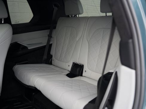 Used 2023 BMW X7 xDrive40i w/ Premium Package image 19