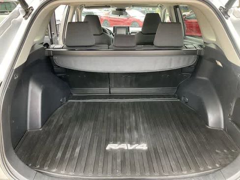 Used 2022 Toyota RAV4 XLE w/ Convenience Package FWD image 16
