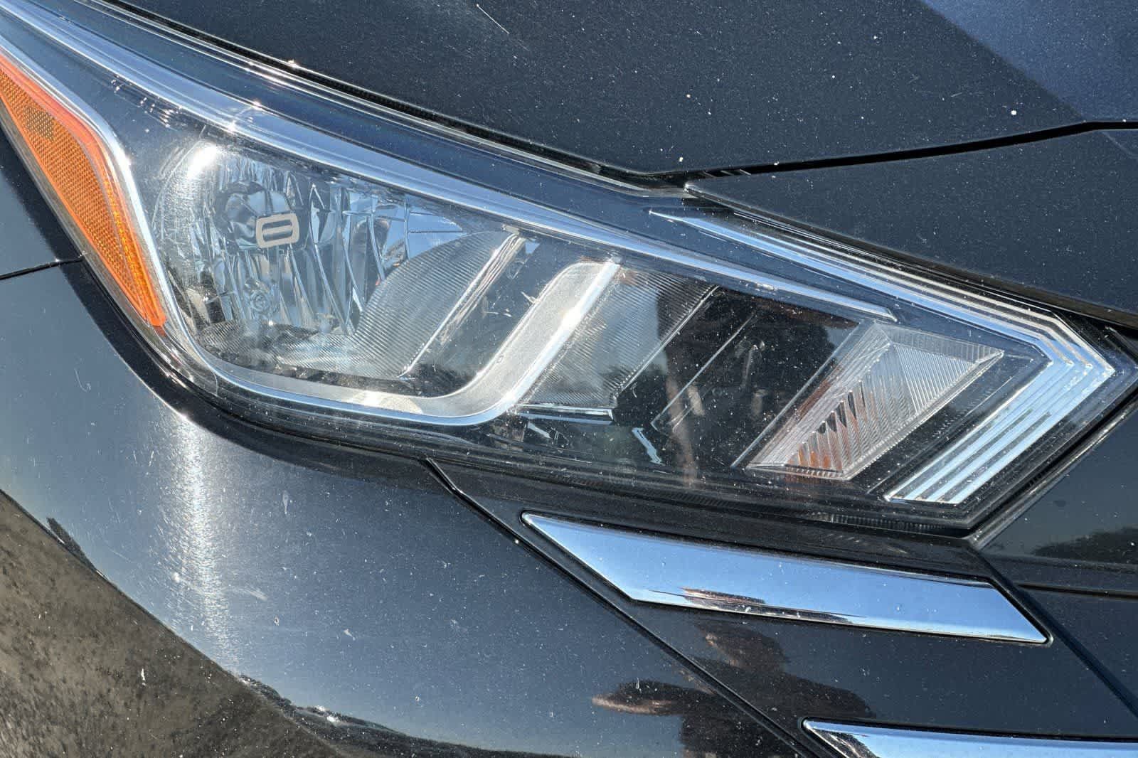 Used 2023 Nissan Versa SV FWD image 30