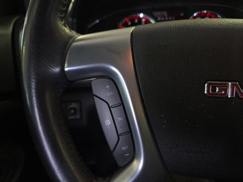 Used 2016 GMC Acadia SLE FWD image 19