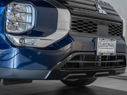 Used 2023 Mitsubishi Outlander SE Black Edition image 18