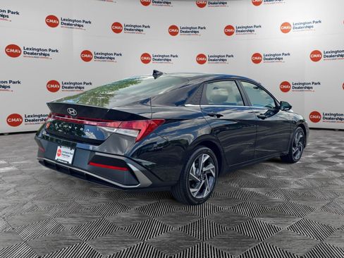 Used 2025 Hyundai Elantra SEL FWD image 7