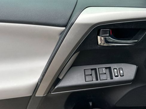 Used 2016 Toyota RAV4 XLE AWD/4WD image 10