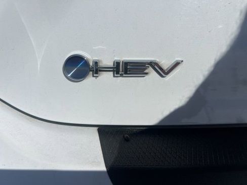 Used 2025 Toyota Camry SE image 10