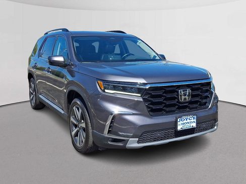 Certified 2023 Honda Pilot Touring image 2