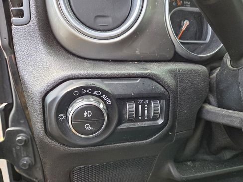 Used 2020 Jeep Gladiator Overland AWD/4WD image 8