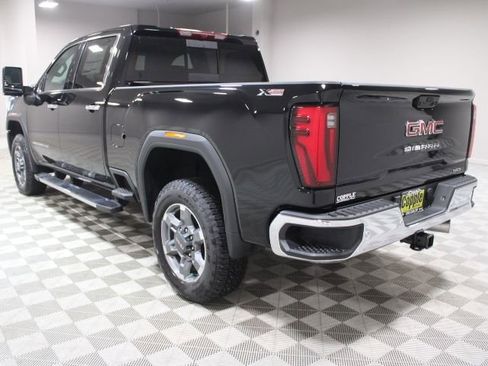 New 2026 GMC Sierra 2500 SLT w/ SLT Premium Package image 10