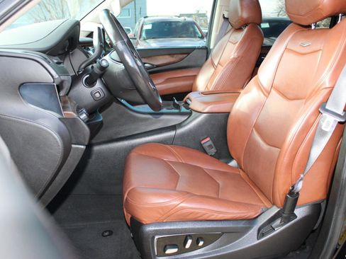 Used 2016 Cadillac Escalade ESV Premium AWD/4WD image 11