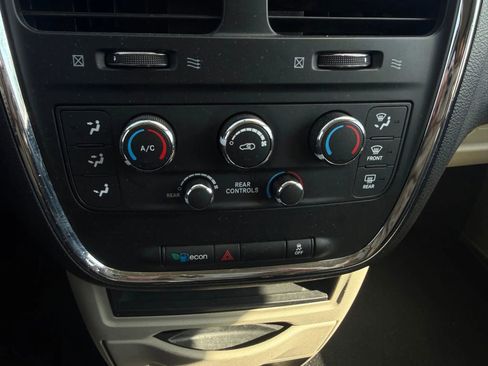 Used 2015 Dodge Grand Caravan SE w/ Quick Order Package 29E SE image 25