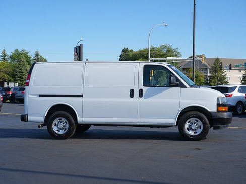 Used 2020 Chevrolet Express 3500 w/ Driver Convenience Package RWD image 2