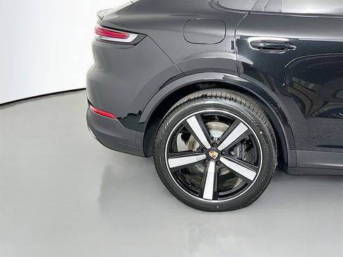 Certified 2025 Porsche Cayenne Coupe image 13
