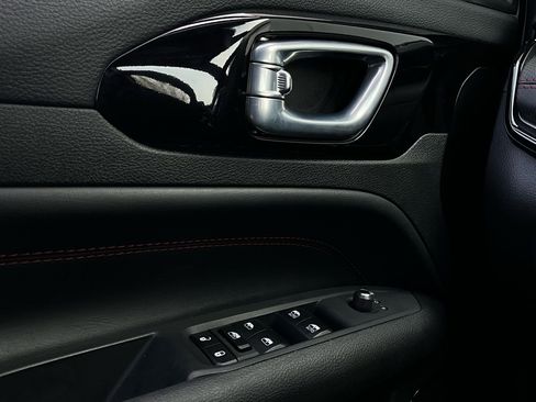 Used 2025 Jeep Compass Trailhawk image 20