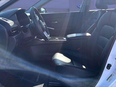 Used 2020 Nissan Sentra SR w/ Premium Package FWD image 21