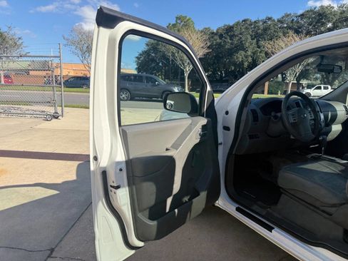 Used 2018 Nissan Frontier S image 11