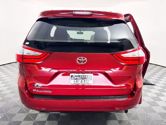 Used 2017 Toyota Sienna LE FWD image 21