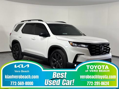 Used 2025 Honda Pilot Sport image 1