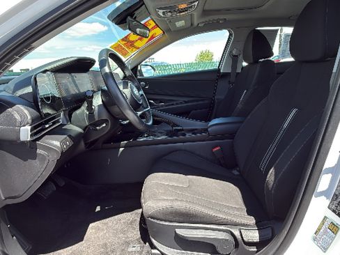 Used 2025 Hyundai Elantra SEL FWD image 28
