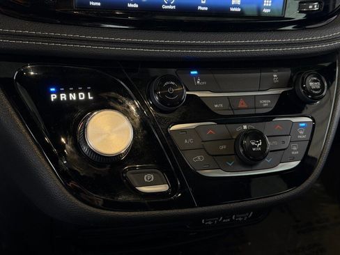 Used 2022 Chrysler Pacifica Touring-L w/ S Appearance Package image 13