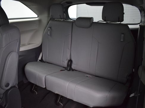 Used 2021 Toyota Sienna XLE FWD image 14