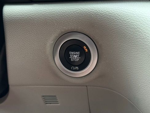 Used 2020 Chrysler Voyager Lxi FWD image 24