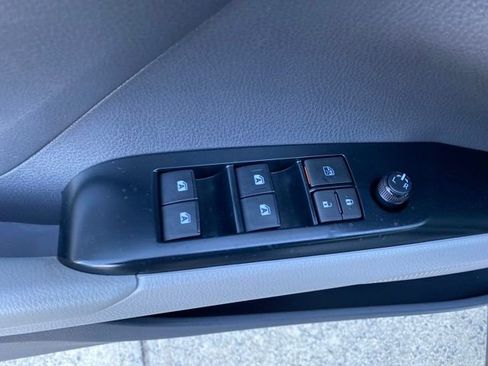 Used 2020 Toyota Camry SE image 17