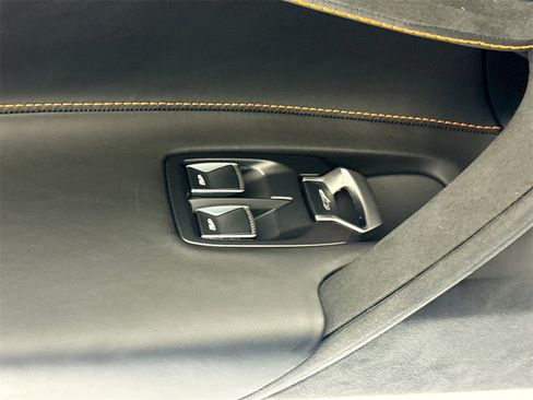 Used 2025 McLaren 750S Spider image 18