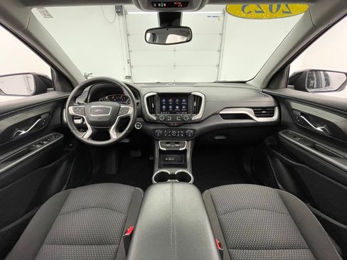 Used 2023 GMC Terrain SLE w/ Driver Convenience Package image 3