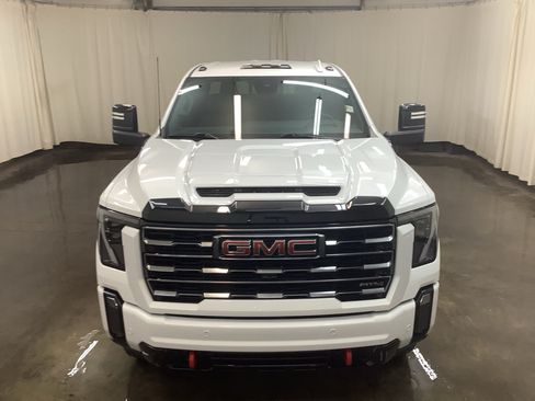 Used 2024 GMC Sierra 2500 AT4 w/ Technology Package AWD/4WD image 2