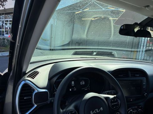 Used 2025 Kia Soul LX w/ LX Technology Package image 32