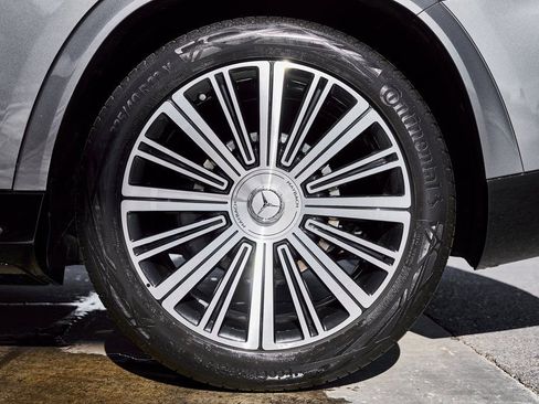 Used 2025 Mercedes-Benz Maybach GLS 600 4MATIC image 21