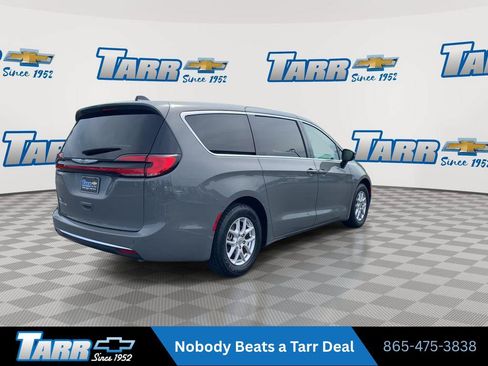 Used 2023 Chrysler Pacifica Touring-L FWD image 8