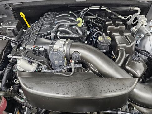 Used 2025 Dodge Durango GT AWD/4WD image 32