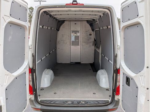 Used 2021 Mercedes-Benz Sprinter 1500 image 20