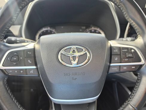 Used 2022 Toyota Highlander XLE AWD/4WD image 20