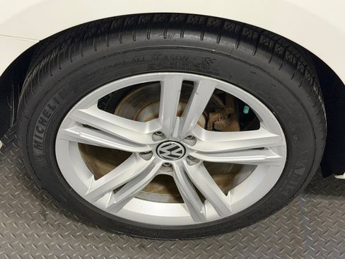 Used 2015 Volkswagen Passat 1.8T SEL Premium image 19