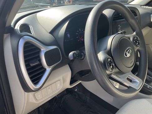Used 2020 Kia Soul LX image 19